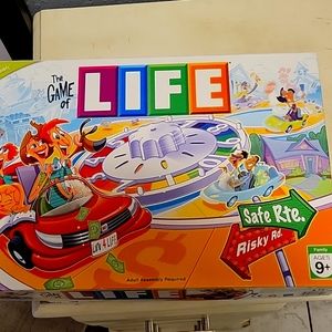 The Game of Life Board Game by Hasbro 2002 collectible